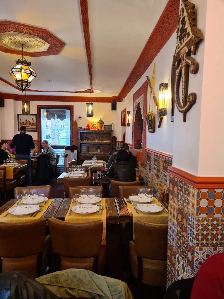 découvrez les saveurs authentiques du maroc dans notre restaurant traditionnel à agadir, où chaque plat vous transporte au cœur de la cuisine marocaine.