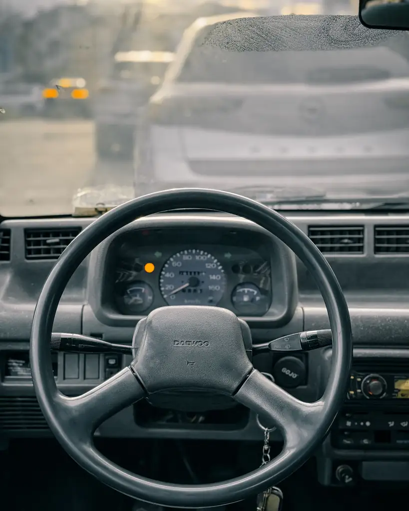 Steering wheel and dashboard seen from the driver seat